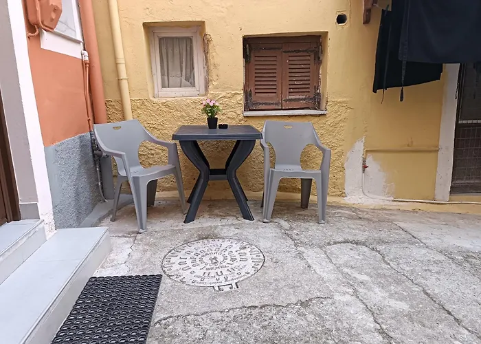 Newly Renovated Apartment Next To The Port